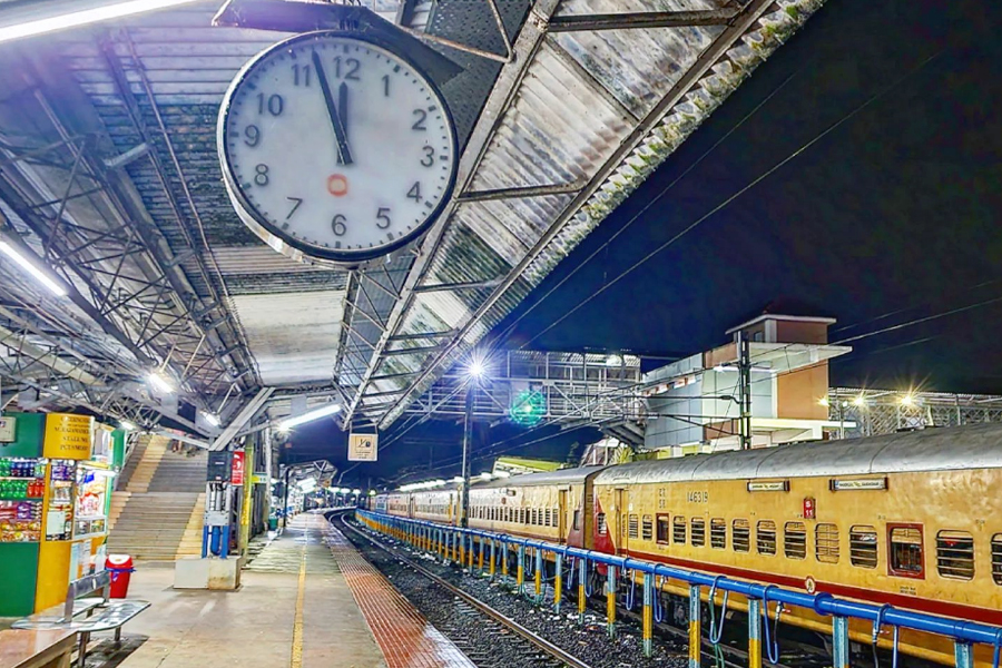 WR EXTENDS TRIPS OF 4 PAIRS OF SUPERFAST SPECIAL TRAINS